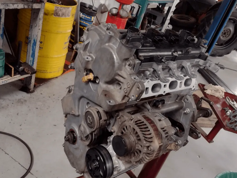 Motor em manutenção na JR Oficina